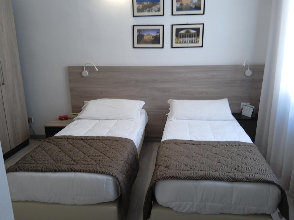 Hotel Citta' Livorno Esterno foto